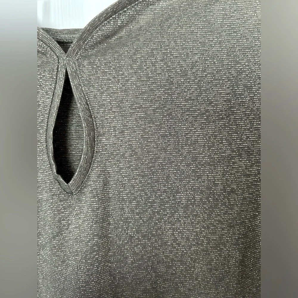 Chicos, Size 3/XL, gold shimmer blouse with keyhole detail on back - Picture 4 of 5